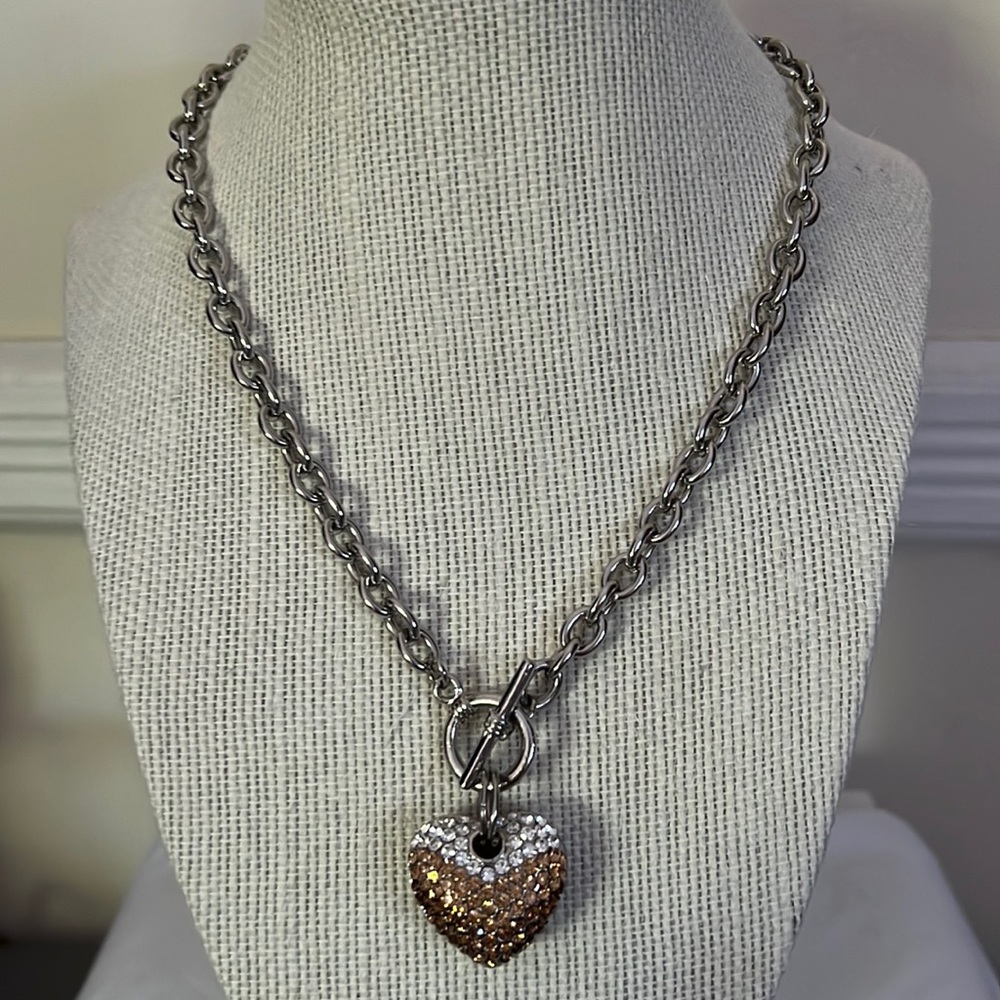 Ladies silver tone link rhinestone heart necklace with toggle closure